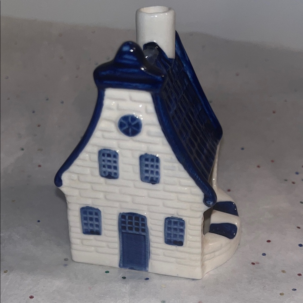 Delft Blue hand painted house ashtray.